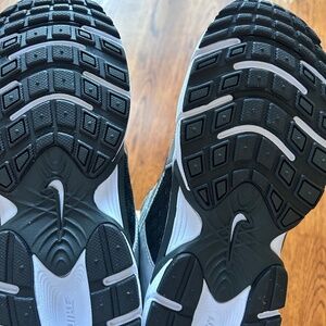 Nike V5 RNR Boys Size 4Y Gray Black Silver White NEW NWOB